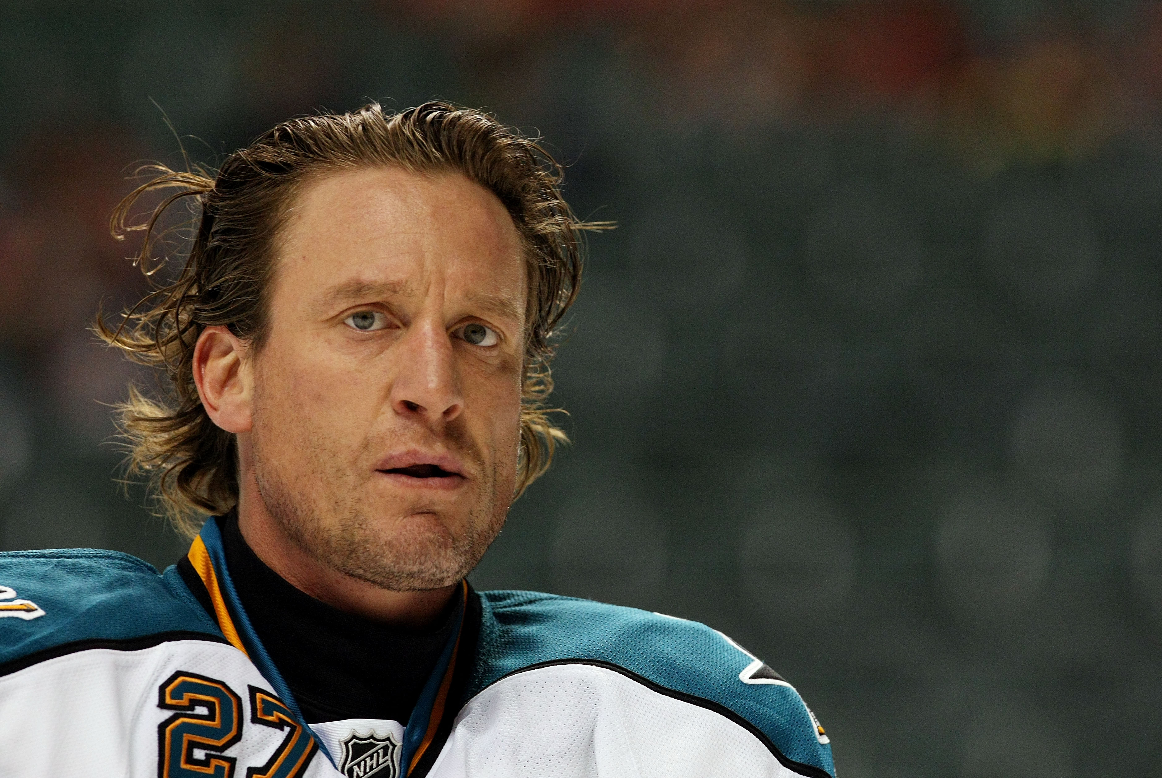 Former NHL great Jeremy Roenick drives ball off tee hanging out of
